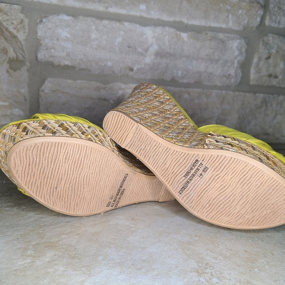 Qupid chartreuse espadrille wedges, size 6.5 - Picture 8 of 10